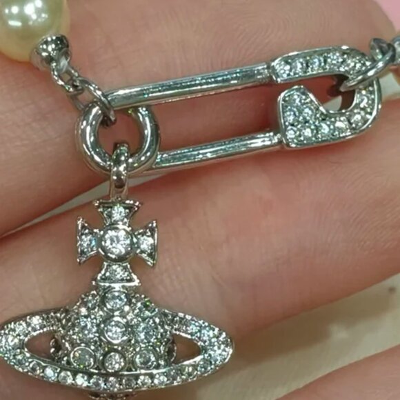 Vivienne Westwood Lucrece Pearl Necklace - Picture 6 of 6